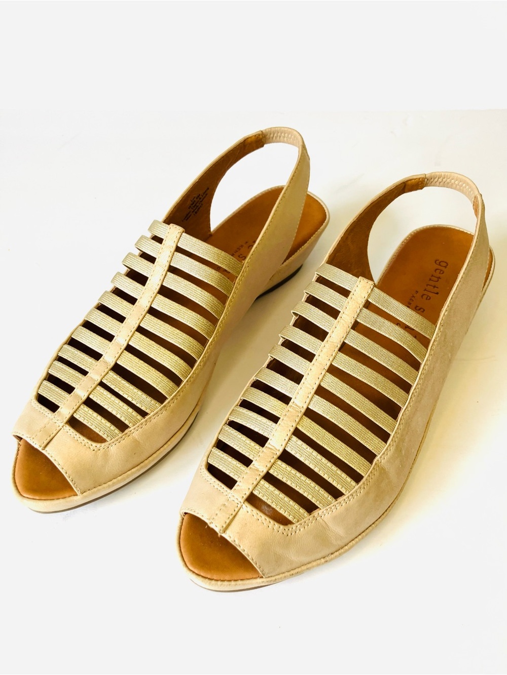 Gentle Souls by Kenneth Cole Beige Leather Sandals in Beige
Women’s Size US 9